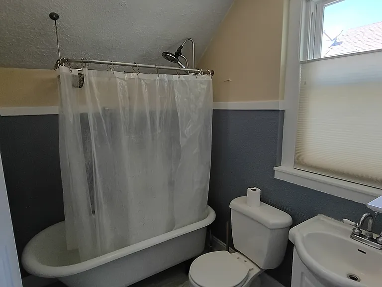 226 S Thornwood Ave — Photo 10