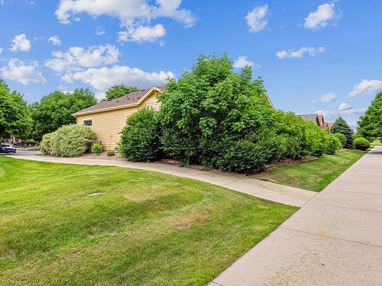 1038 Village Cir — Photo 24