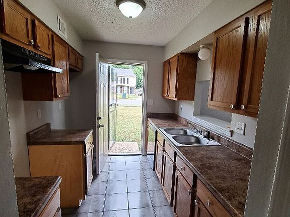3rd image of 3325 Cristil St