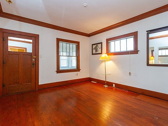 5th image of 591 Freeland Ave