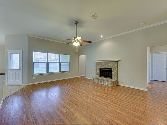 5th image of 102 Paloma Cir