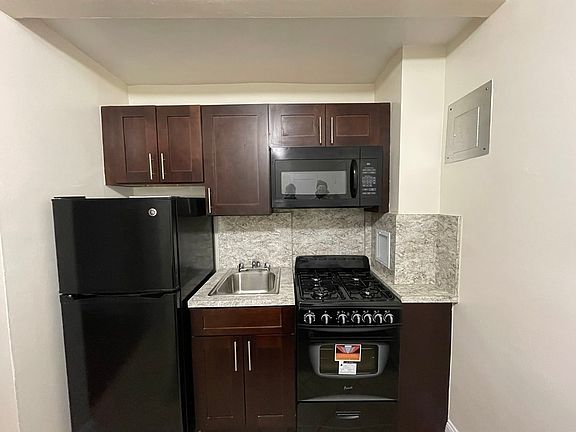 3rd image of 1429 Shore Pkwy #22