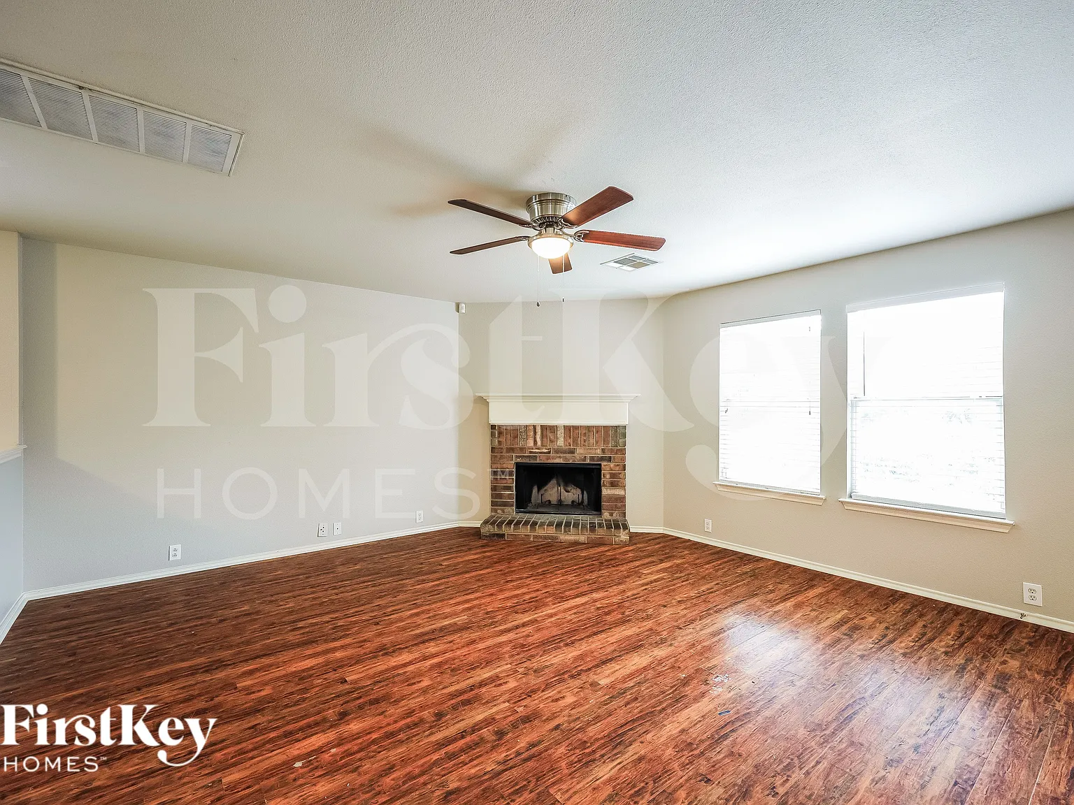 4 bed, 2.5 bath, 2561 sqft, $2,085 — Photo 3