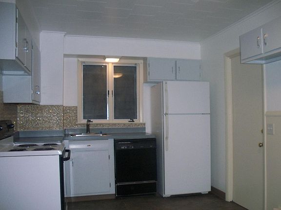 2nd image of 399 Lafayette Ave #1