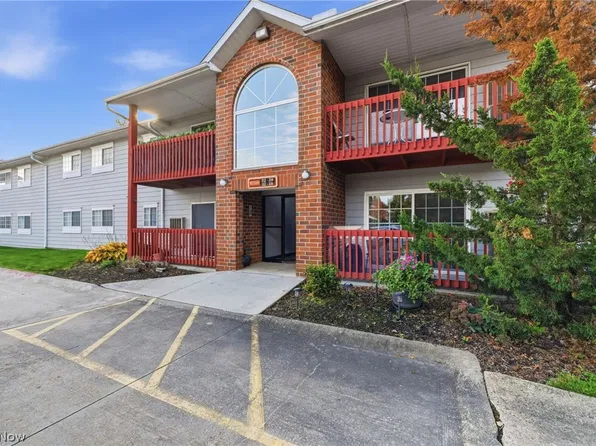 27069 Oakwood Cir APT 214W, Olmsted Falls, OH 44138