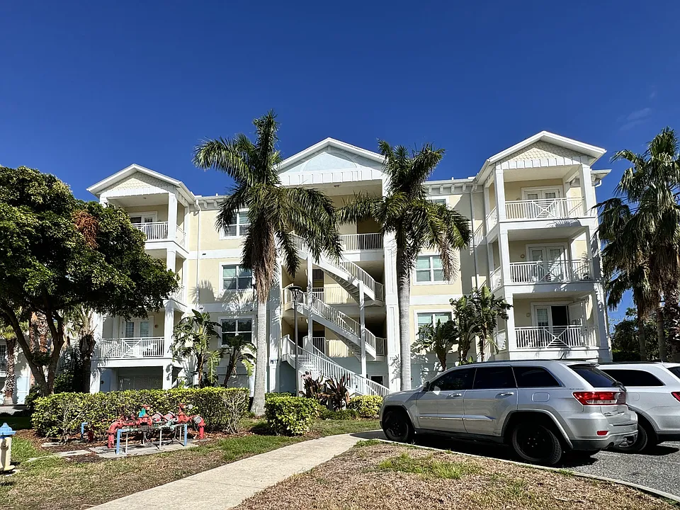 7710 34th Ave W #202
