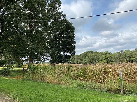 3rd image of 5707 State Highway 16 N