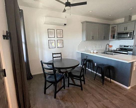4th image of 710 E Sunrise Blvd #A