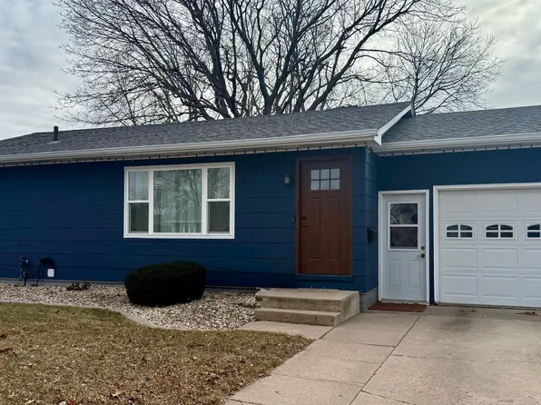 1513 E 5th Ave, Mitchell, SD 57301