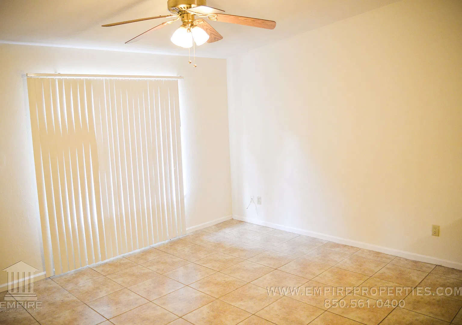 Large One Bedroom Apartment — Photo 3