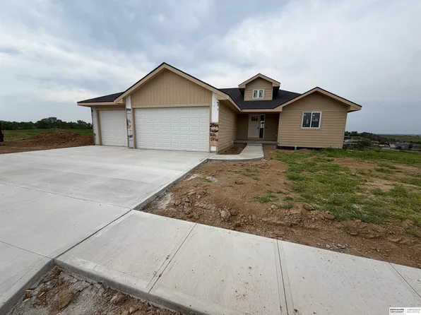 2864 Southern Hills Dr, Blair, NE 68008