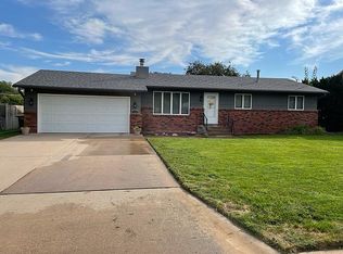 1620 Apache Ave, Hastings, NE 68901