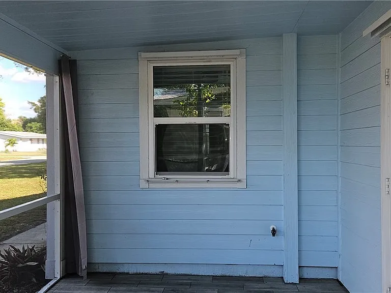 1626 Grace Ave — Photo 6