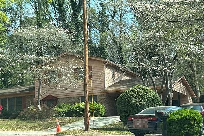2nd image of 811 Vanderbilt Ct NW