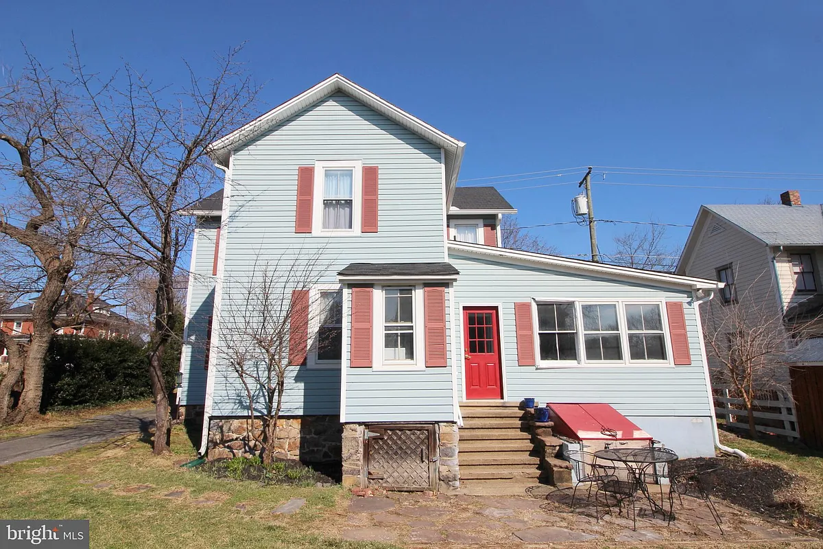 Building Photo - 803 Elden St