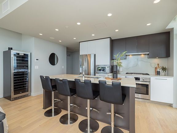 5th image of 567 Clarke Rd #4404