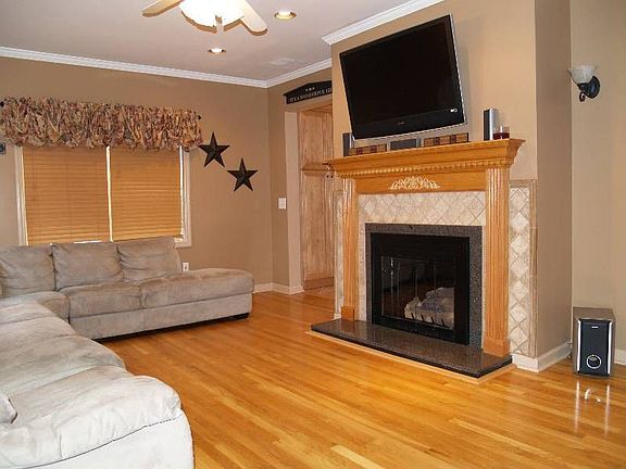 2nd image of 19 Park St