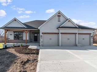 1820 Falcon Ct, Kearney, MO 64060