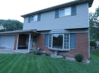 14964 Country Club Dr, Livonia, MI 48154