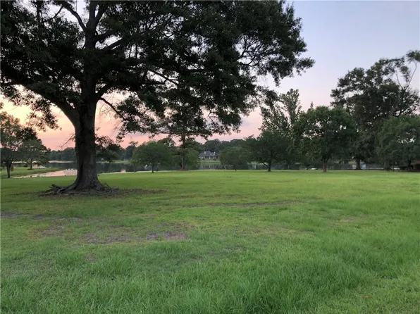 999 Killdee Dr, Bush, LA 70431