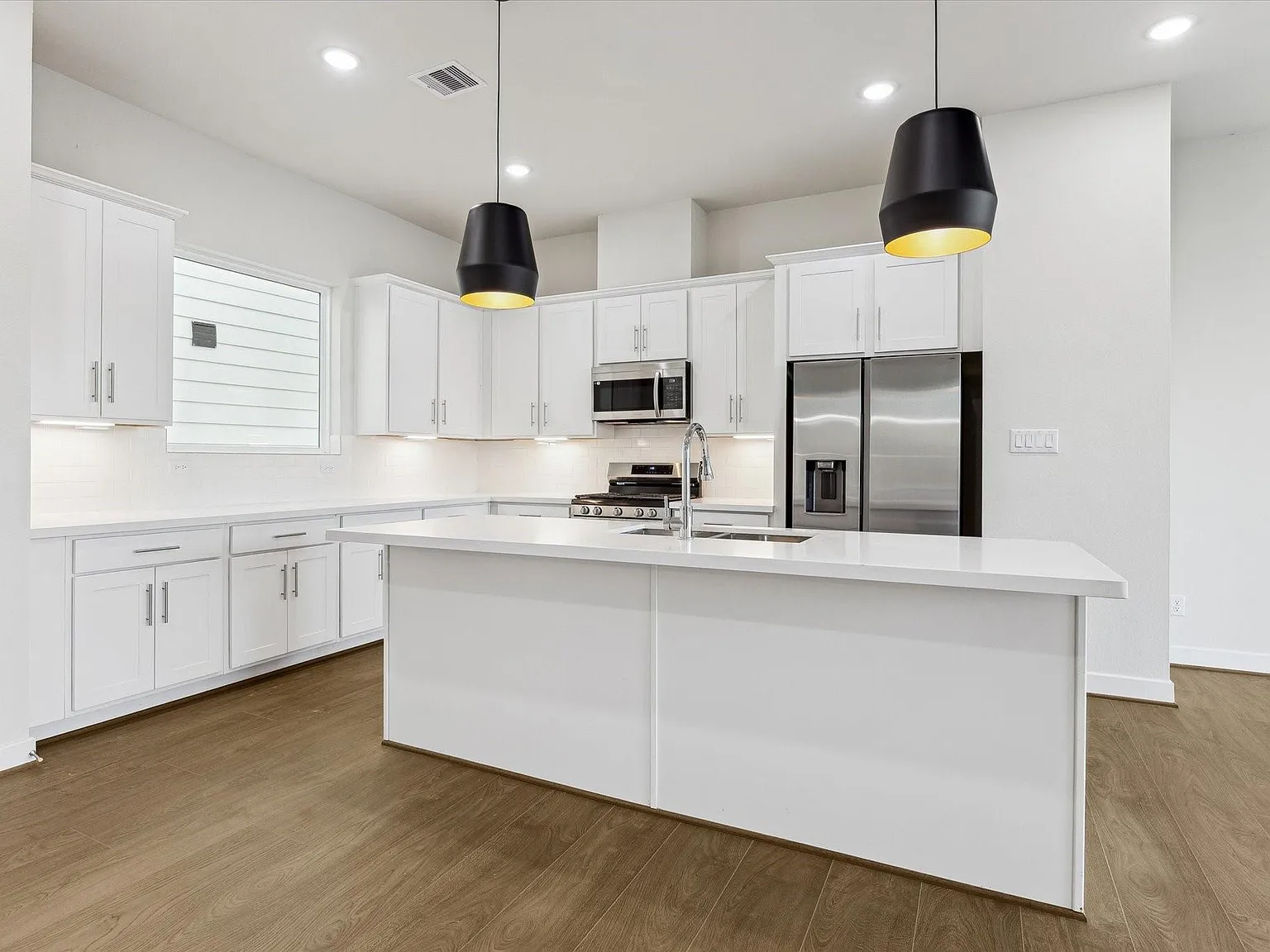 3 bed, 3.5 bath, 1851 sqft, $2,475 — Photo 3
