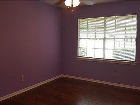3rd image of 908 Ravenwood Dr