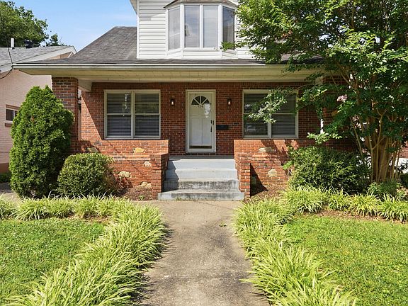 3rd image of 114 Oxford Pl