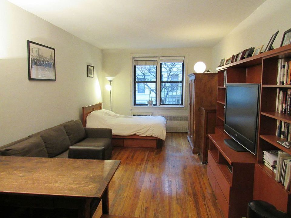 2nd image of 203 E 89th St APT 2B