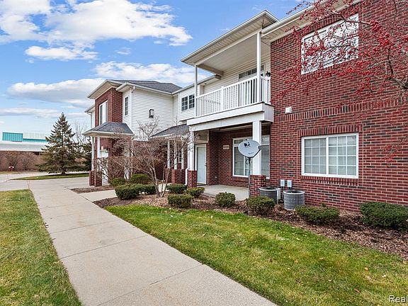 2nd image of 5823 Twin Oaks Dr #37