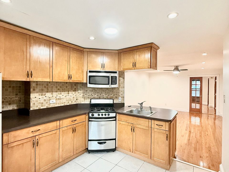 1st image of 481A Quincy St #B