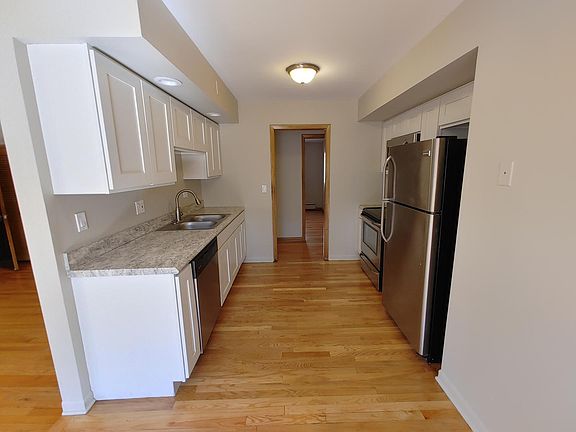 4th image of 720 N Austin Blvd #303
