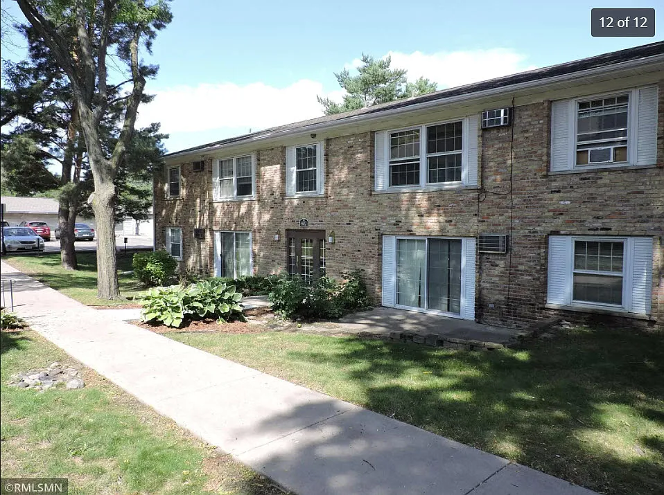 2 bed, 938 sqft, $1,600 — Photo 2