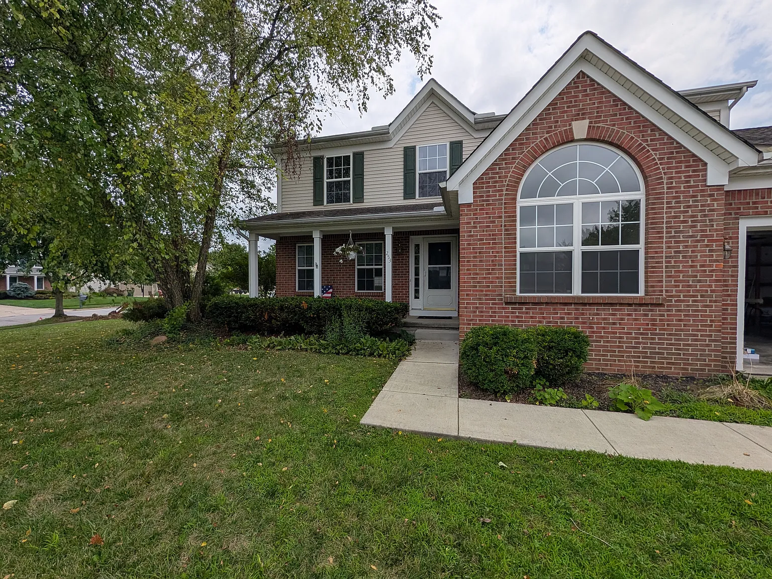 4 bed, 2.5 bath, 2041 sqft, $2,700 — Photo 2