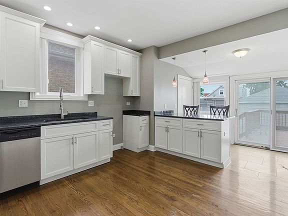 4th image of 1536 Clinton Ave