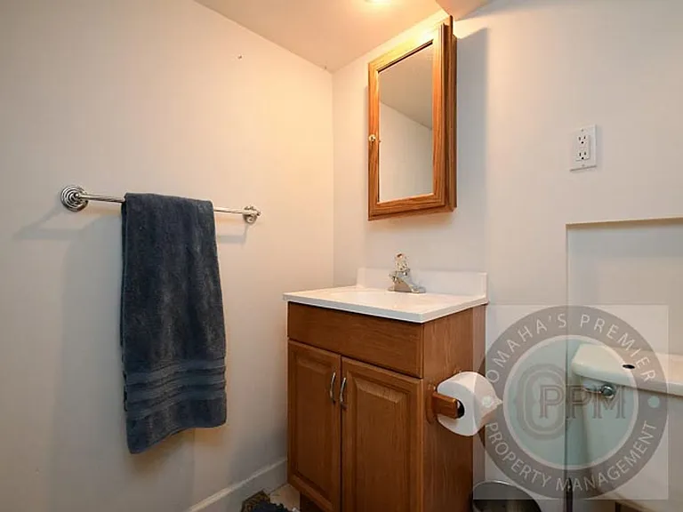 4806 Webster St — Photo 15