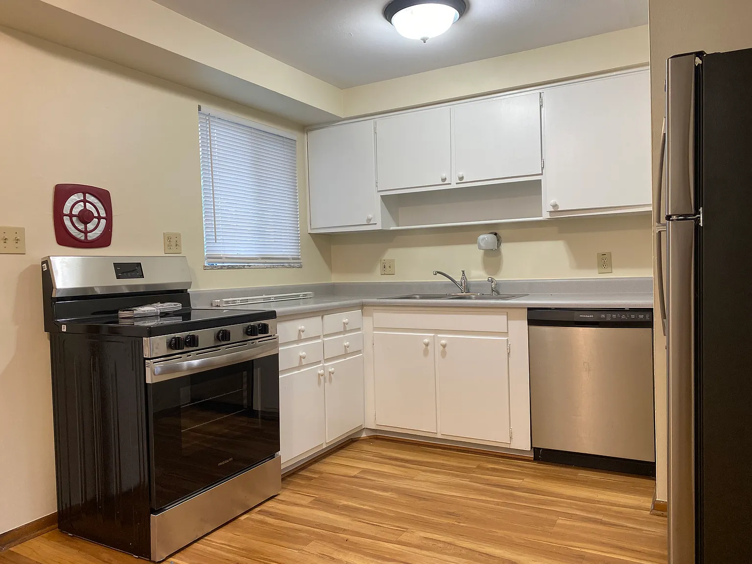 2 bed, 1000 sqft, $1,075 — Photo 2