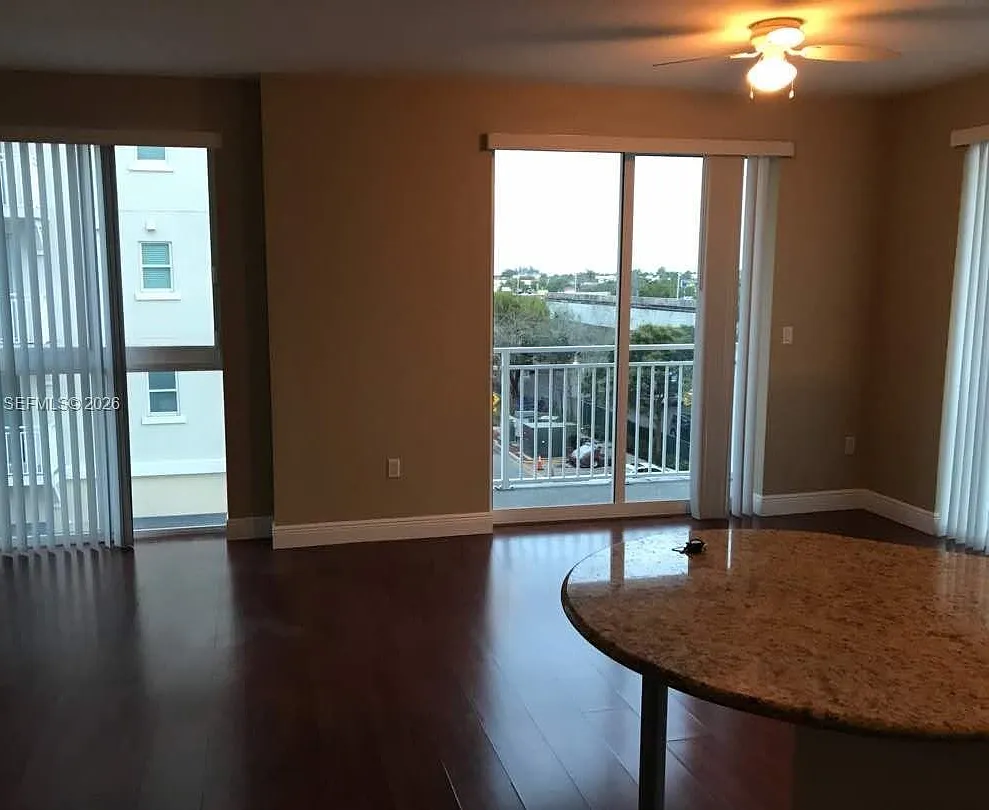 2 bed, 1049 sqft, $2,800 — Photo 2