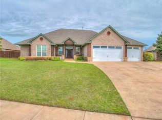 316 S Chardon Dr, Mustang, OK 73064
