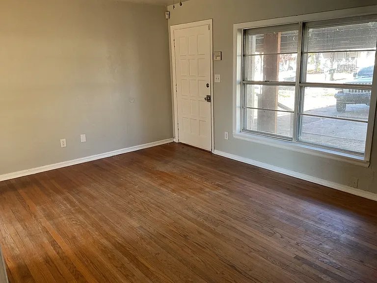 604 Foster Pl — Photo 4