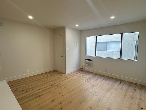 5th image of 8227 Blackburn Ave APT 5