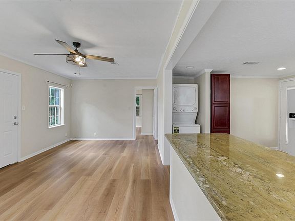 4th image of 494 Merritt St