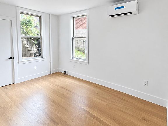 3rd image of 2419 Richmond Rd Floor 1