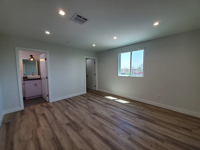 2337 Crenshaw Blvd #1/2 — Photo 17