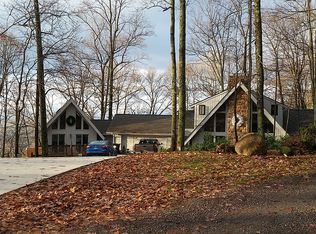 4260 Twin Mountains Dr, Vinton, VA 24179