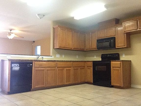 4th image of 3209 White Tail Dr