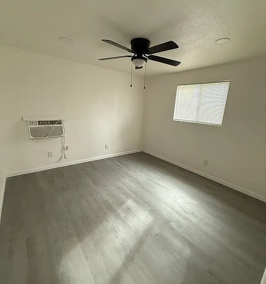 232 W Barbara St #D — Photo 4