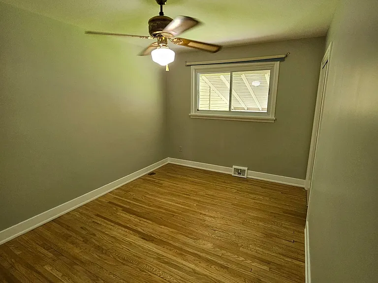 32 Stewart Ave #UPPER — Photo 5