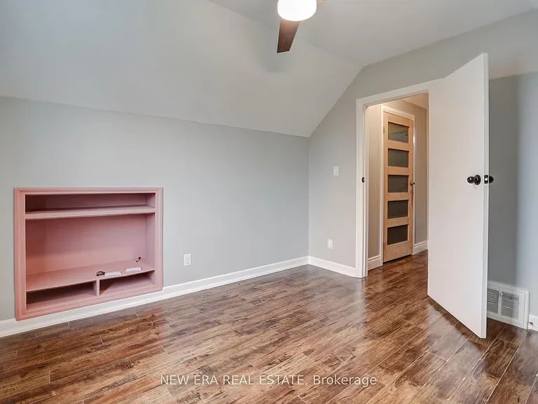 219 Lancaster St W — Photo 23