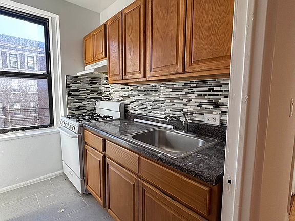 3rd image of 610 W 173rd St APT 4B