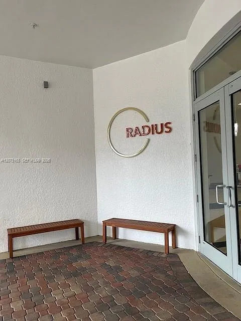 Radius Condo — Photo 2